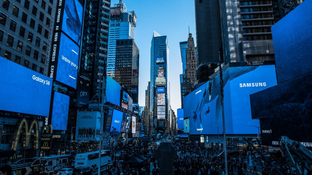 Samsung-Sharp-Sans-Unbox-Your-Phone-Times-Square-New-York-City